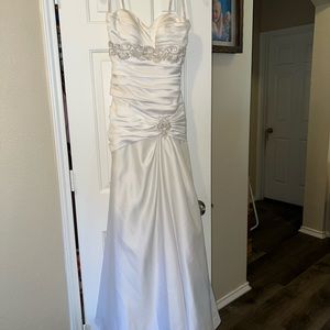 Ivory white wedding/prom dress